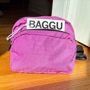 NWT BAGGU Fanny Pack in Extra Pink